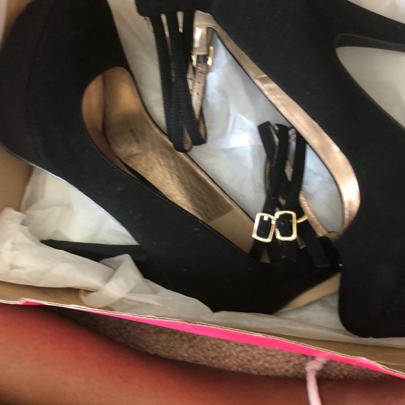 Black heels strap around the ankle - Picture 1 of 2